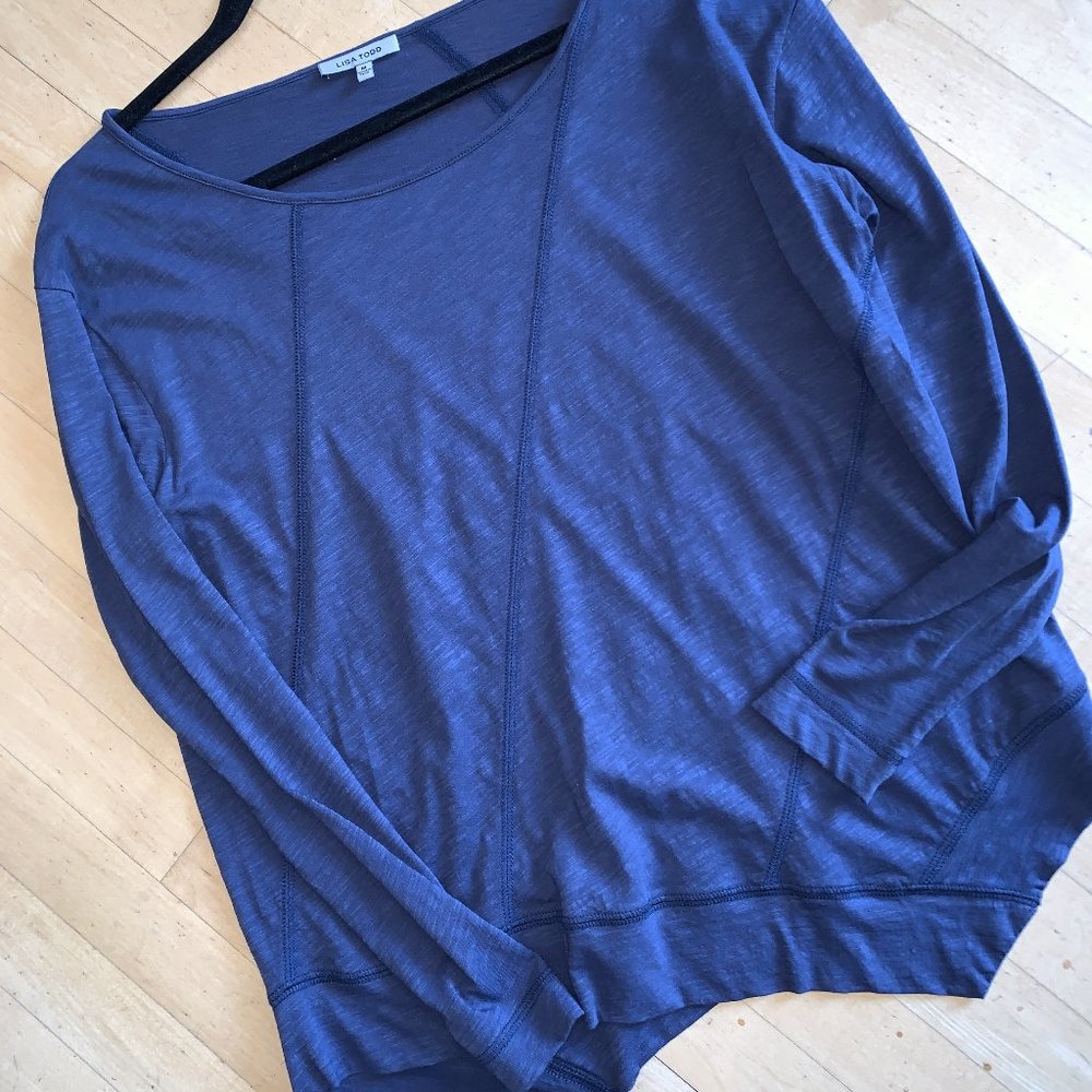 Lisa Todd long sleeve top.  MED   CB977
